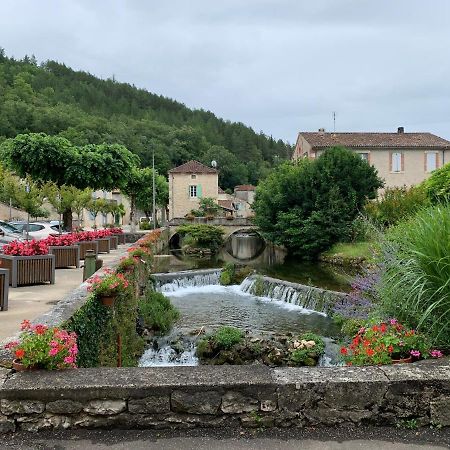 Spacious Apartment In A Charming, Tranquil Village Saint-Vincent-Rive-dʼOlt 外观 照片