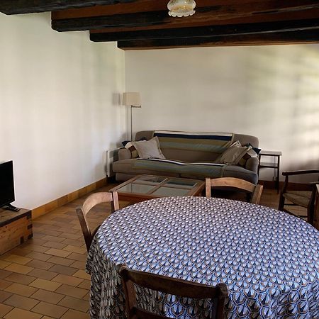 Spacious Apartment In A Charming, Tranquil Village Saint-Vincent-Rive-dʼOlt 外观 照片