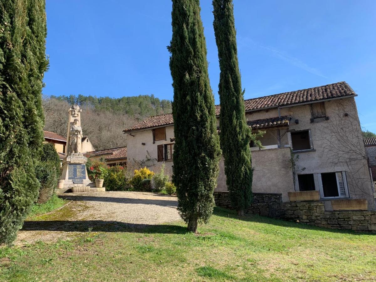 Spacious Apartment In A Charming, Tranquil Village Saint-Vincent-Rive-dʼOlt 外观 照片